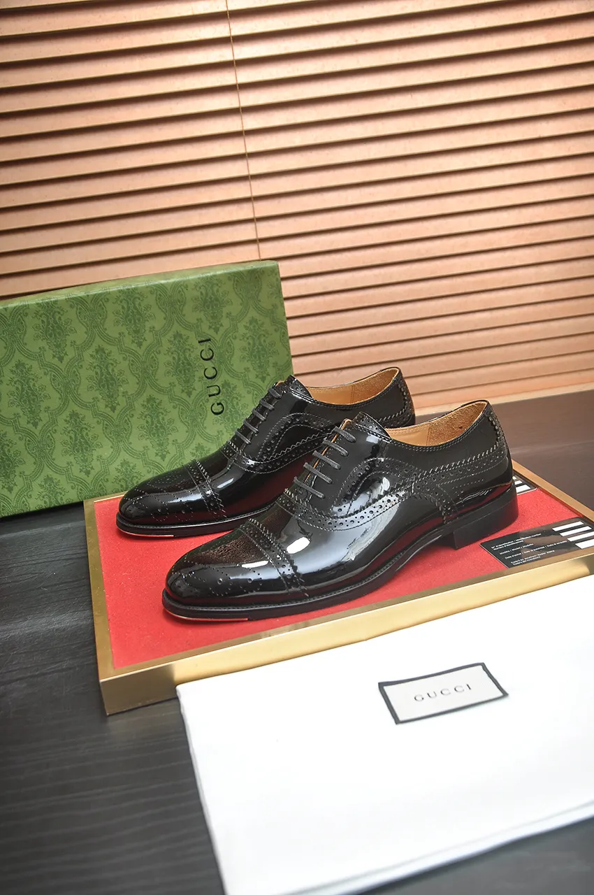 Men's shoes💰660💶 Brand: GUCCI (Gucci) Standard code: Men's code 39/44 (45/46 can be customized) Grade: Same as the official website Original quality Material: Original cowhide Water-dyed cowhide lining Original rubber outsole Style category: Men's fashionable casual leather shoes Distinguished big-name luxury elements top luxury Color: Actual picture